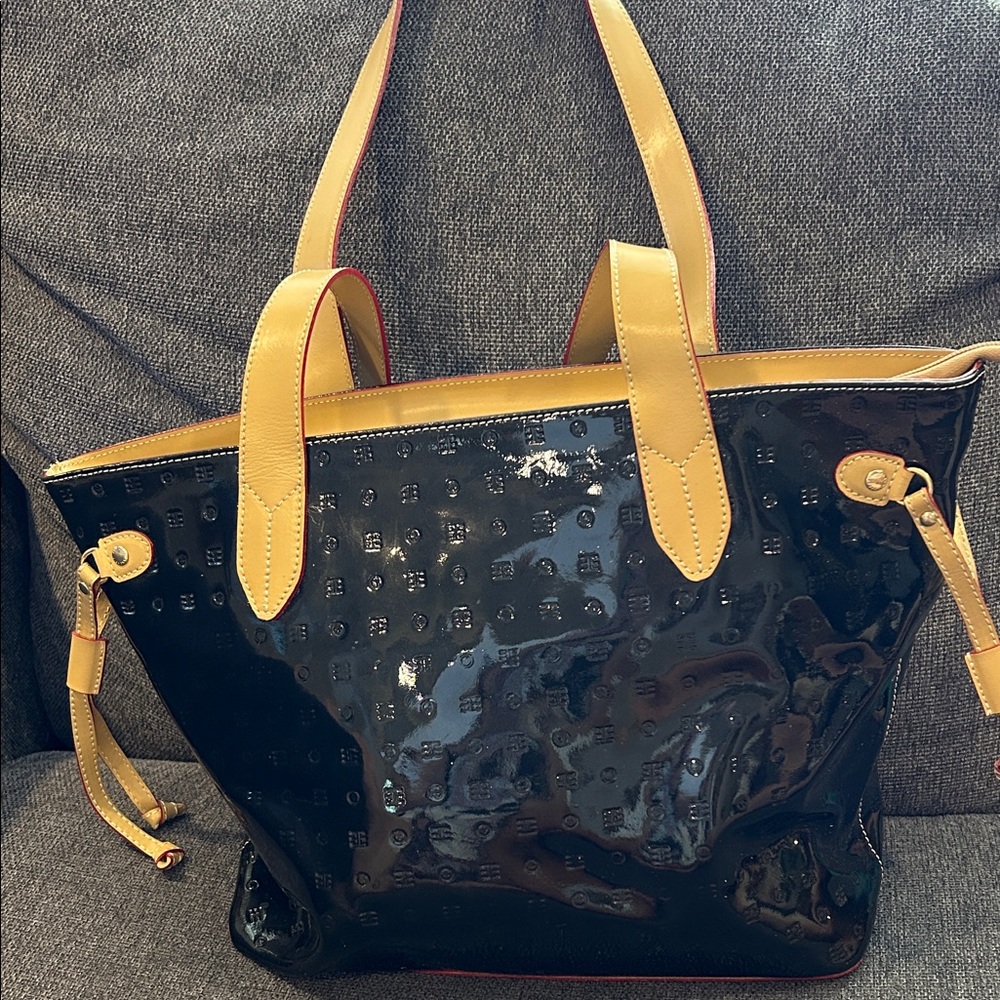 Arcadia Black and Tan Women's Tote Bag